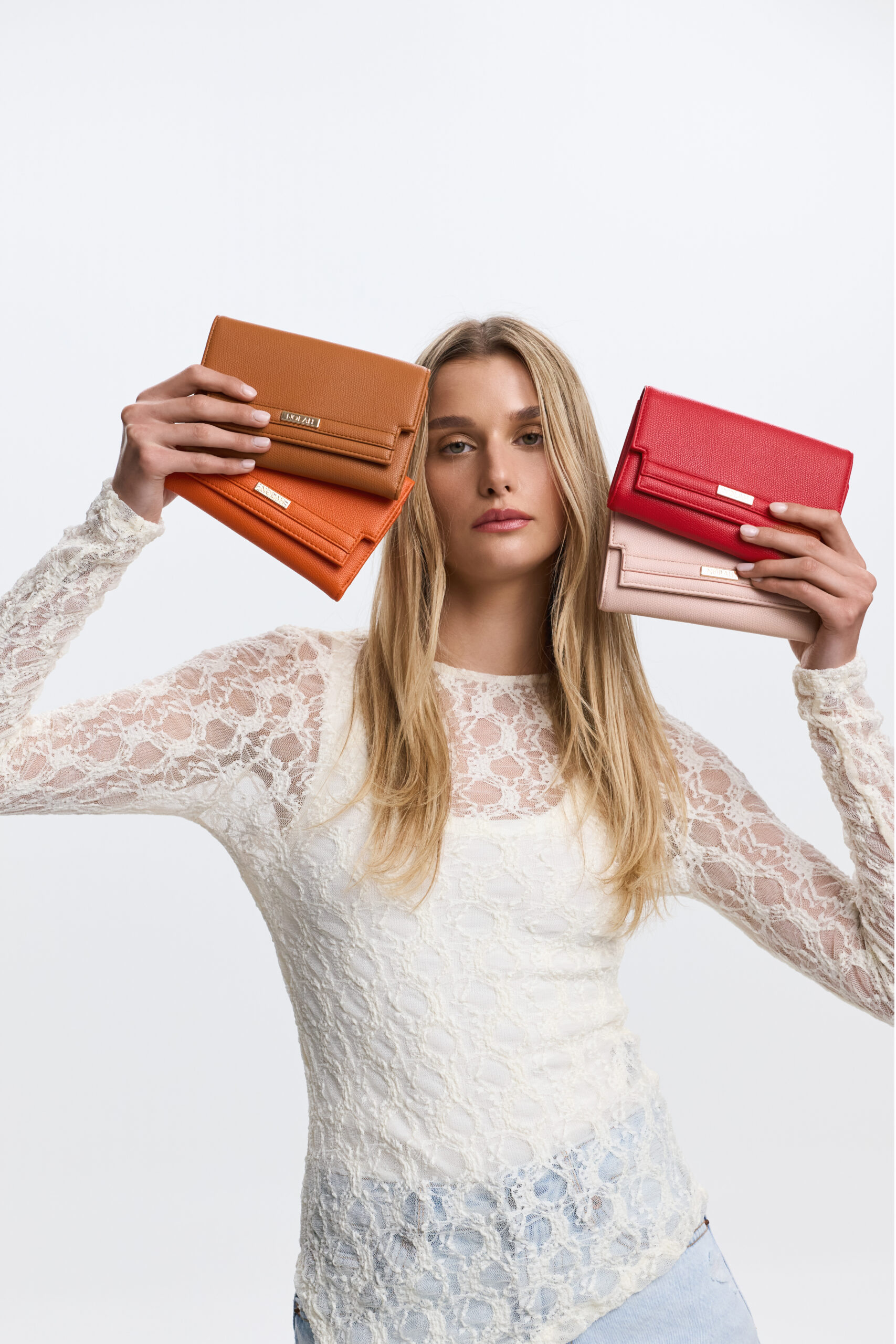 Madelia-Model-1-scaled (1) NOLAH πορτοφόλι Madelia Brown - Image 4